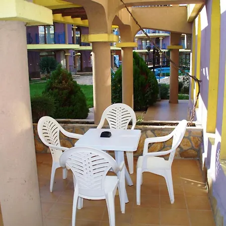 Azura Garden Hotel *