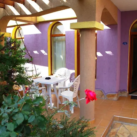 Azura Garden * Chernomorets