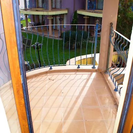 Azura Garden Apartmanhotel Csernomorec