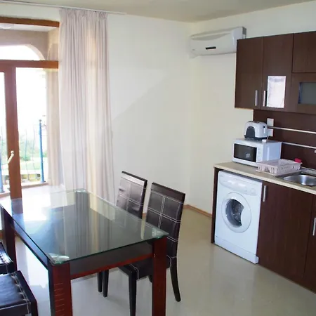 Azura Garden 체르노모레츠