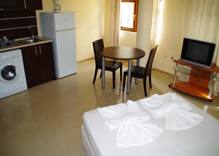 Hotel Azura Garden *