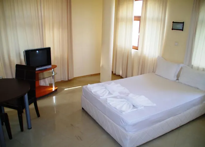 Azura Garden Hotel *