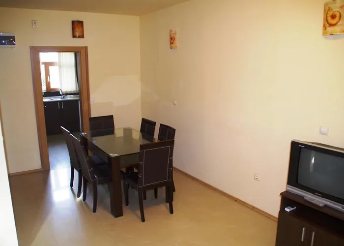 Azura Garden Hotel *